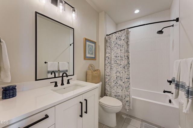 1225 NW Elgin Avenue, Bend, OR 97703