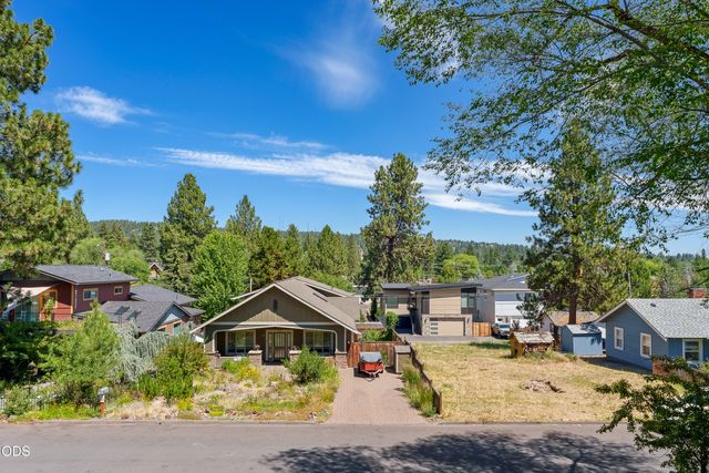 1225 NW Elgin Avenue, Bend, OR 97703