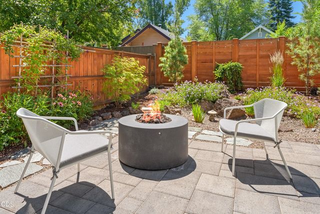 1225 NW Elgin Avenue, Bend, OR 97703