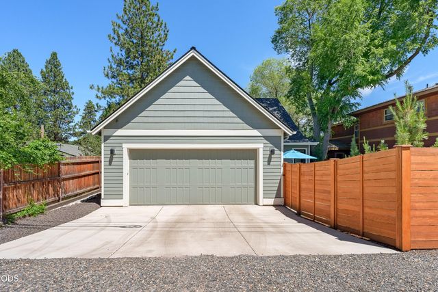 1225 NW Elgin Avenue, Bend, OR 97703