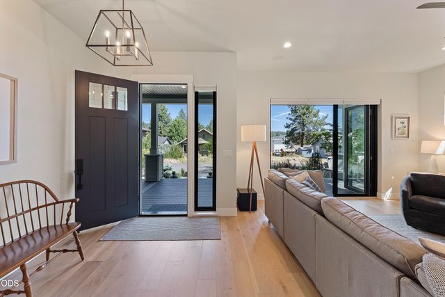1225 NW Elgin Avenue, Bend, OR 97703