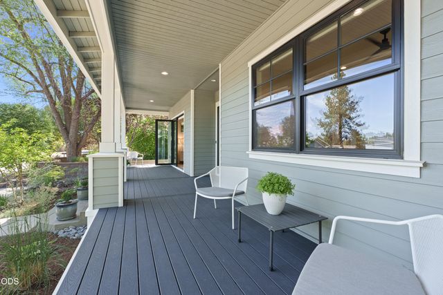 1225 NW Elgin Avenue, Bend, OR 97703