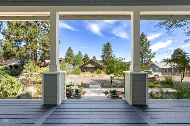 1225 NW Elgin Avenue, Bend, OR 97703
