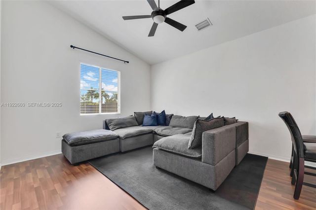 143 SE 22nd Ter, Homestead, FL 33033