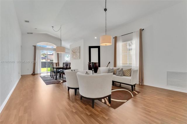 143 SE 22nd Ter, Homestead, FL 33033