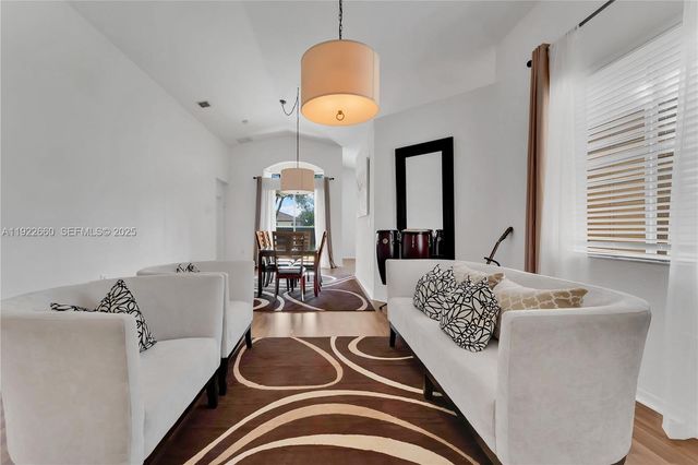 143 SE 22nd Ter, Homestead, FL 33033