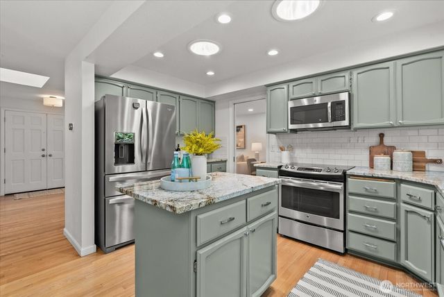 1030 NW Inneswood Drive, Issaquah, WA 98027