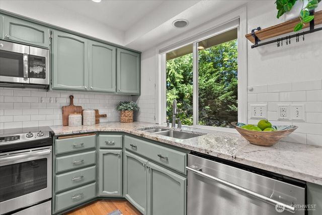 1030 NW Inneswood Drive, Issaquah, WA 98027