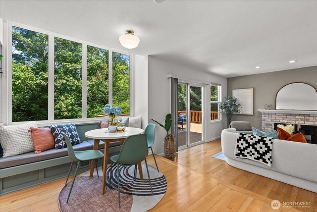 1030 NW Inneswood Drive, Issaquah, WA 98027