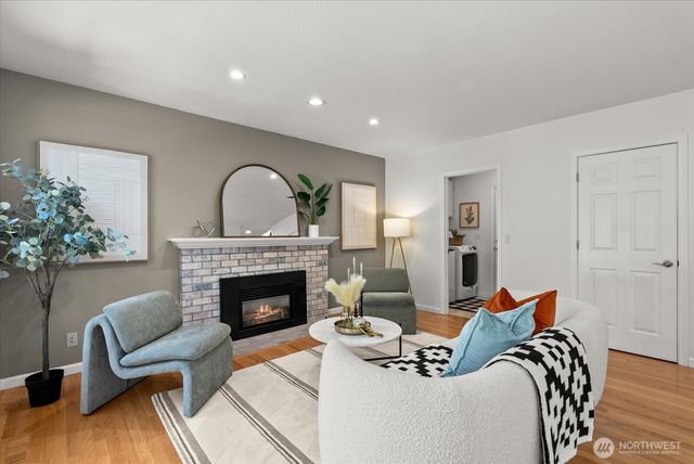 1030 NW Inneswood Drive, Issaquah, WA 98027