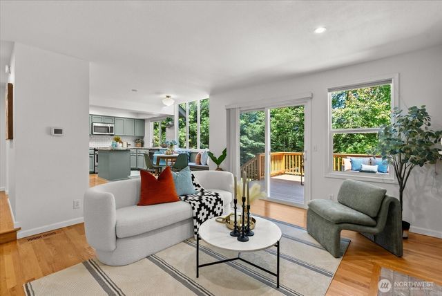 1030 NW Inneswood Drive, Issaquah, WA 98027