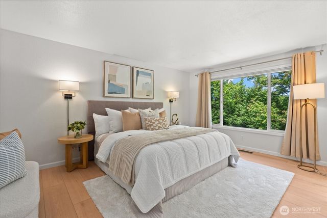 1030 NW Inneswood Drive, Issaquah, WA 98027