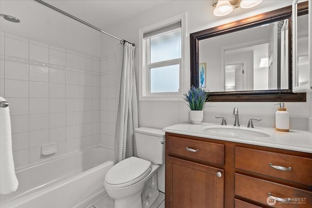 1030 NW Inneswood Drive, Issaquah, WA 98027