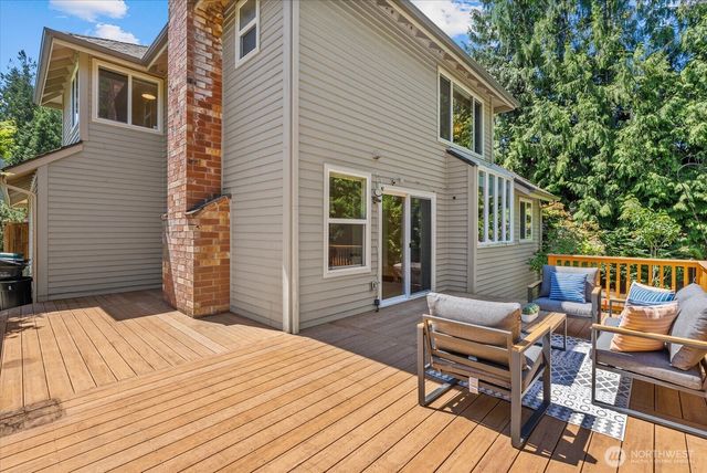 1030 NW Inneswood Drive, Issaquah, WA 98027