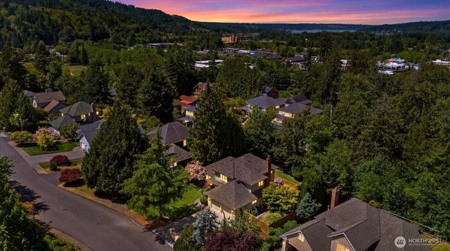 1030 NW Inneswood Drive, Issaquah, WA 98027