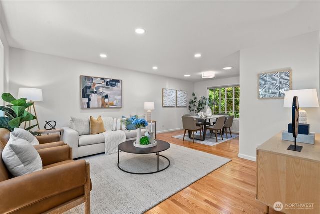 1030 NW Inneswood Drive, Issaquah, WA 98027