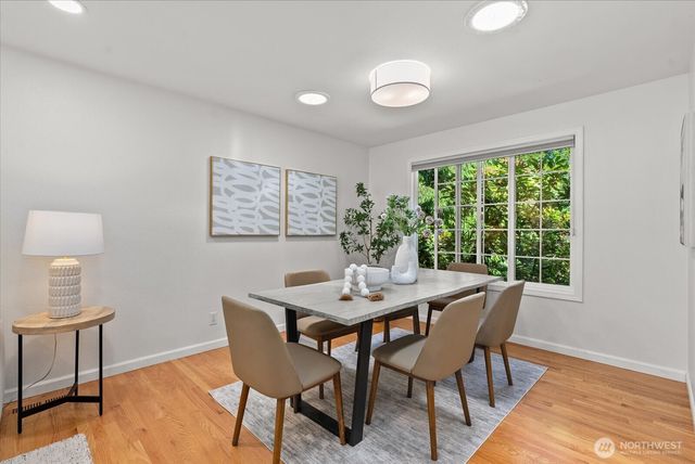 1030 NW Inneswood Drive, Issaquah, WA 98027
