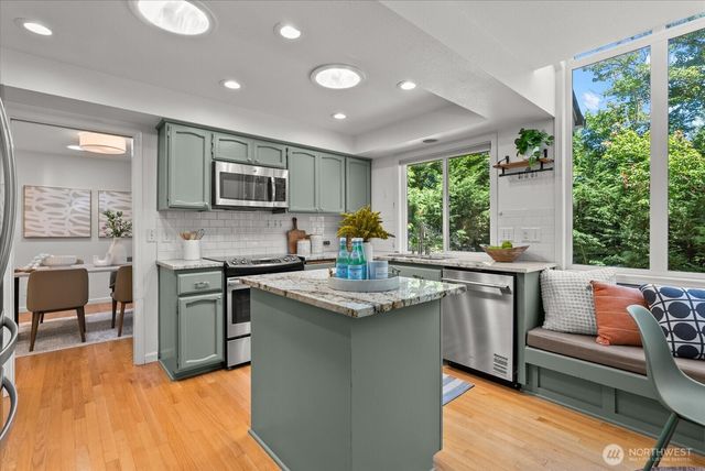 1030 NW Inneswood Drive, Issaquah, WA 98027
