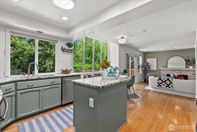 1030 NW Inneswood Drive, Issaquah, WA 98027