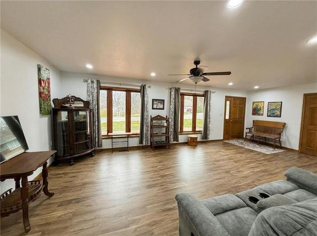 622 W EDWARDS Street, Maryville, MO 64468