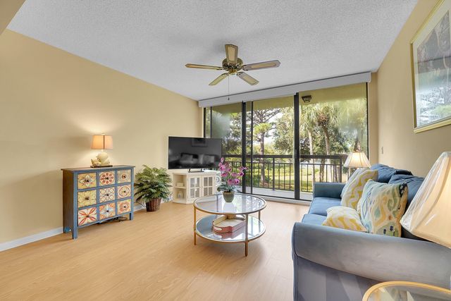 2001 Marina Isle Way 203, Jupiter, FL 33477