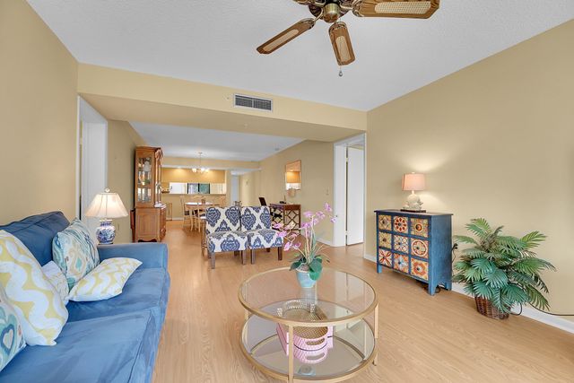 2001 Marina Isle Way 203, Jupiter, FL 33477