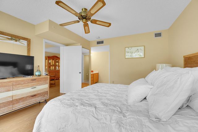 2001 Marina Isle Way 203, Jupiter, FL 33477