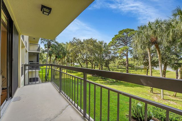 2001 Marina Isle Way 203, Jupiter, FL 33477
