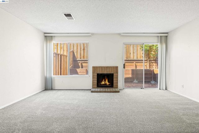 7552 Silvertree Ln 25, Dublin, CA 94568