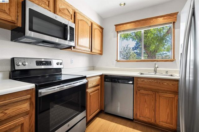 7552 Silvertree Ln 25, Dublin, CA 94568
