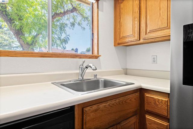 7552 Silvertree Ln 25, Dublin, CA 94568