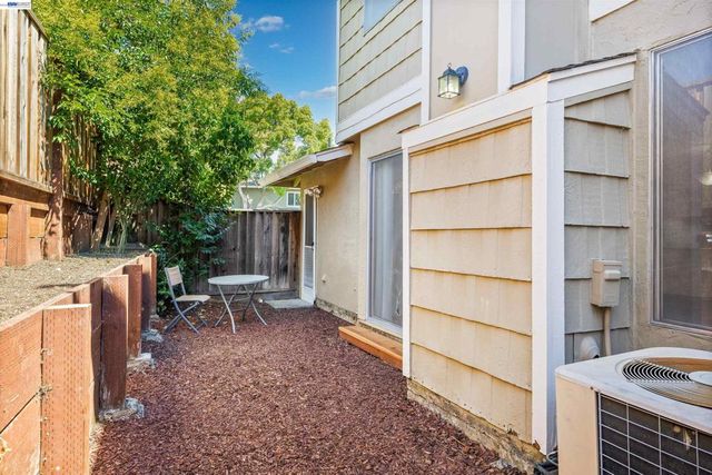 7552 Silvertree Ln 25, Dublin, CA 94568