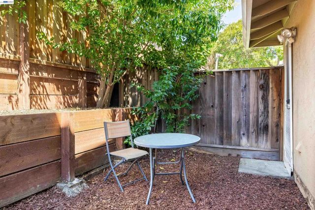 7552 Silvertree Ln 25, Dublin, CA 94568