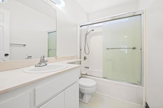 7552 Silvertree Ln 25, Dublin, CA 94568