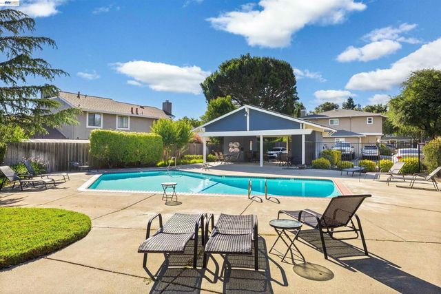 7552 Silvertree Ln 25, Dublin, CA 94568