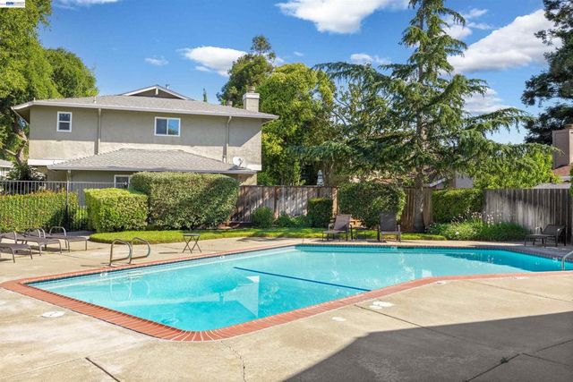 7552 Silvertree Ln 25, Dublin, CA 94568