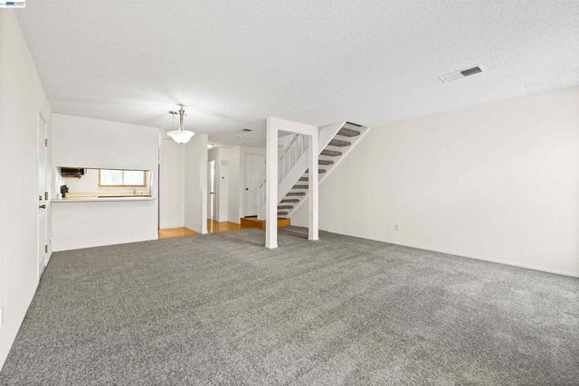7552 Silvertree Ln 25, Dublin, CA 94568
