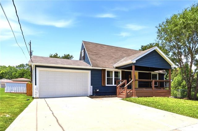 8848 LANE Avenue, Kansas City, MO 64138