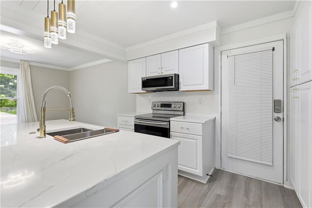 8848 LANE Avenue, Kansas City, MO 64138