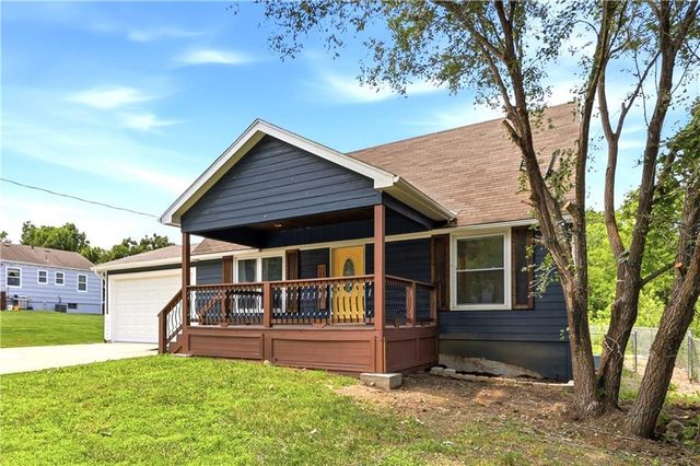 8848 LANE Avenue, Kansas City, MO 64138