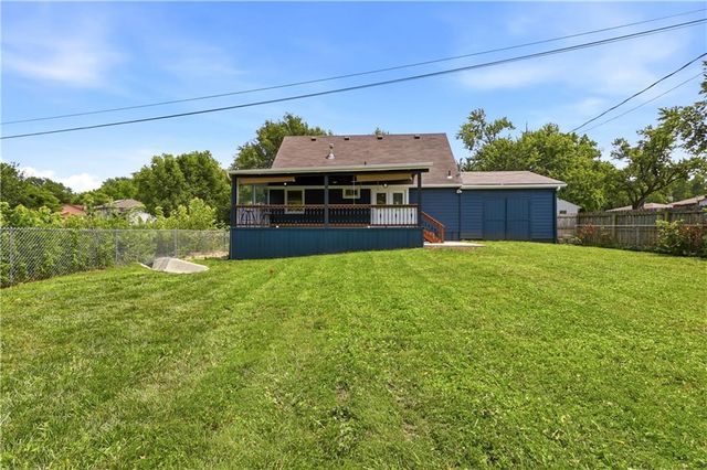 8848 LANE Avenue, Kansas City, MO 64138