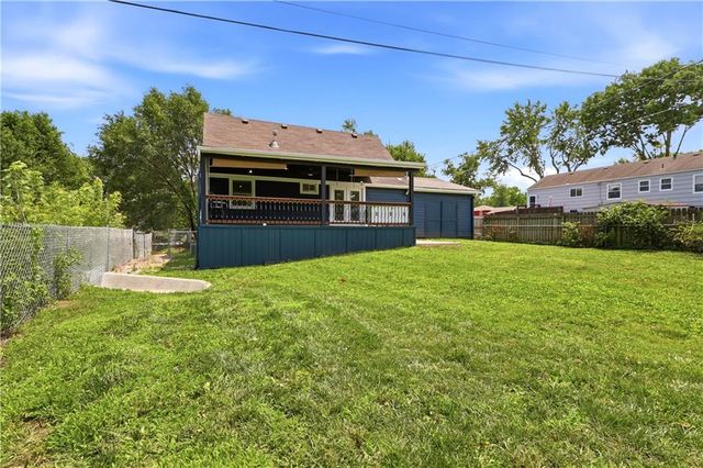 8848 LANE Avenue, Kansas City, MO 64138