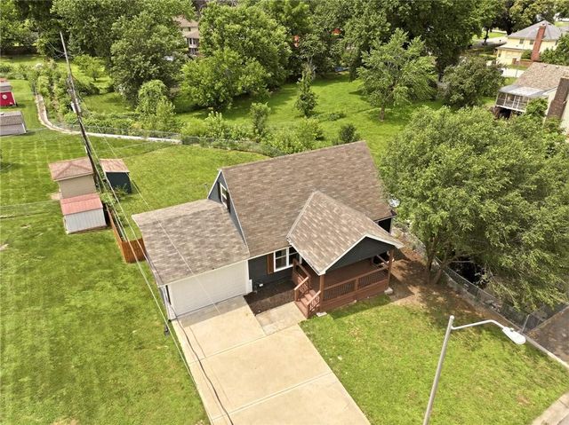 8848 LANE Avenue, Kansas City, MO 64138
