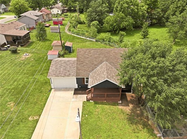 8848 LANE Avenue, Kansas City, MO 64138