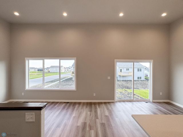 1105 Jill Drive W, West Fargo, ND 58047