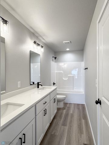 1105 Jill Drive W, West Fargo, ND 58047