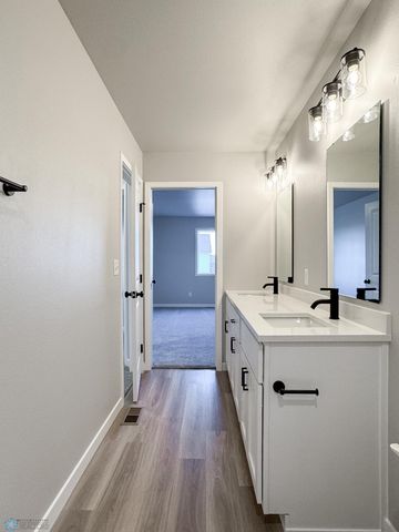 1105 Jill Drive W, West Fargo, ND 58047