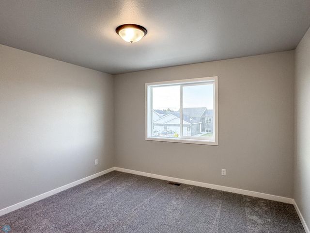 1105 Jill Drive W, West Fargo, ND 58047