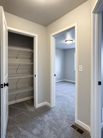 1105 Jill Drive W, West Fargo, ND 58047