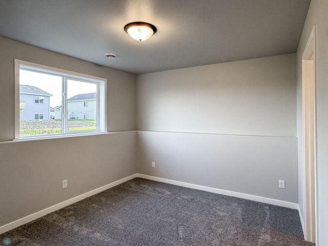 1105 Jill Drive W, West Fargo, ND 58047